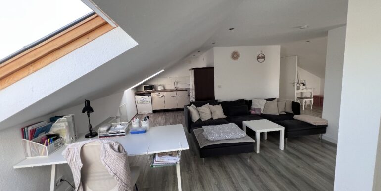 Küche und Teilansicht DG